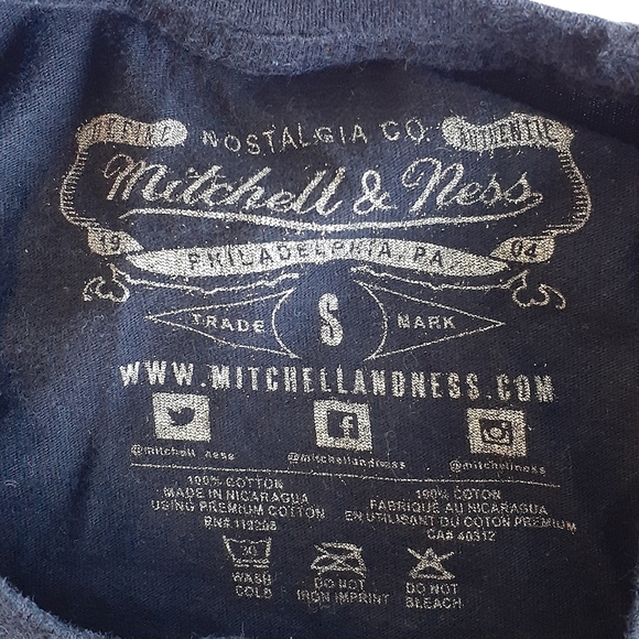 Vintage 2000 Mitchell & Ness Allen Iverson 76ers Tee Shirt Size Small - Picture 8 of 11